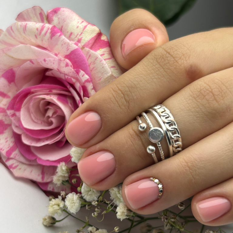 Lee más sobre el artículo Tendencias en uñas para este 2026: lo que más pedirán tus clientas